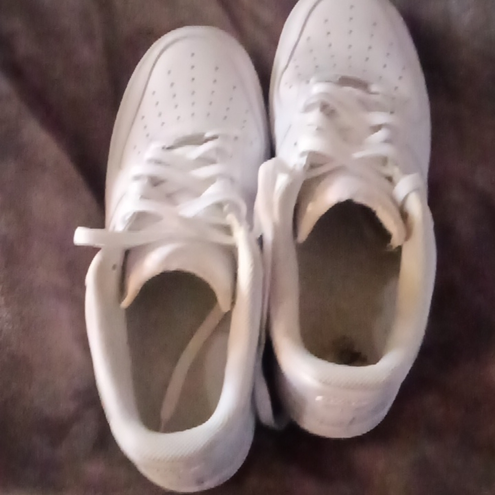 White Nike sneakers size 10